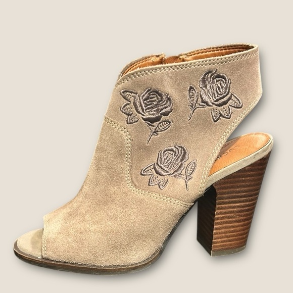 Lucky Brand Listana Heel Sandals Taupe Suede Peep Toe Block Slingback Size 7.5 - Picture 5 of 11